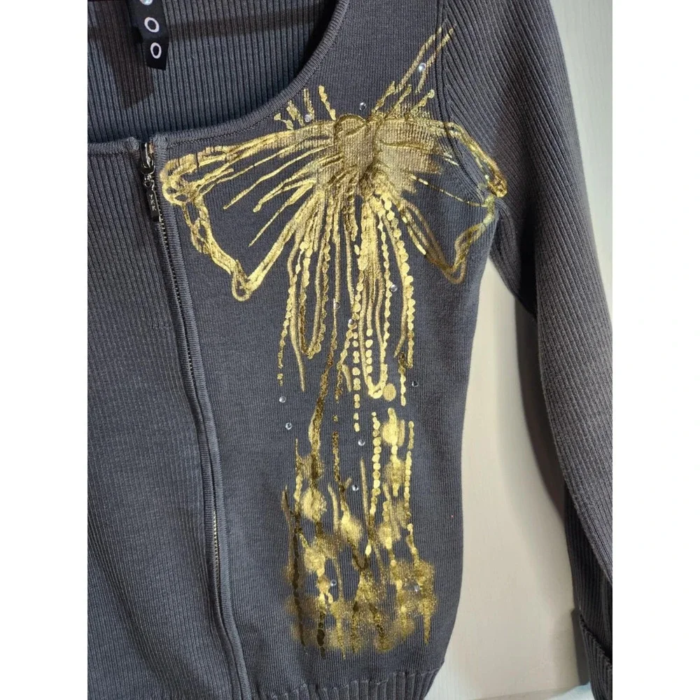 WK 9000 Gray Ribbed Knit Zip Up Cardigan Gold Foil Graphic‎ Rhinestone Small